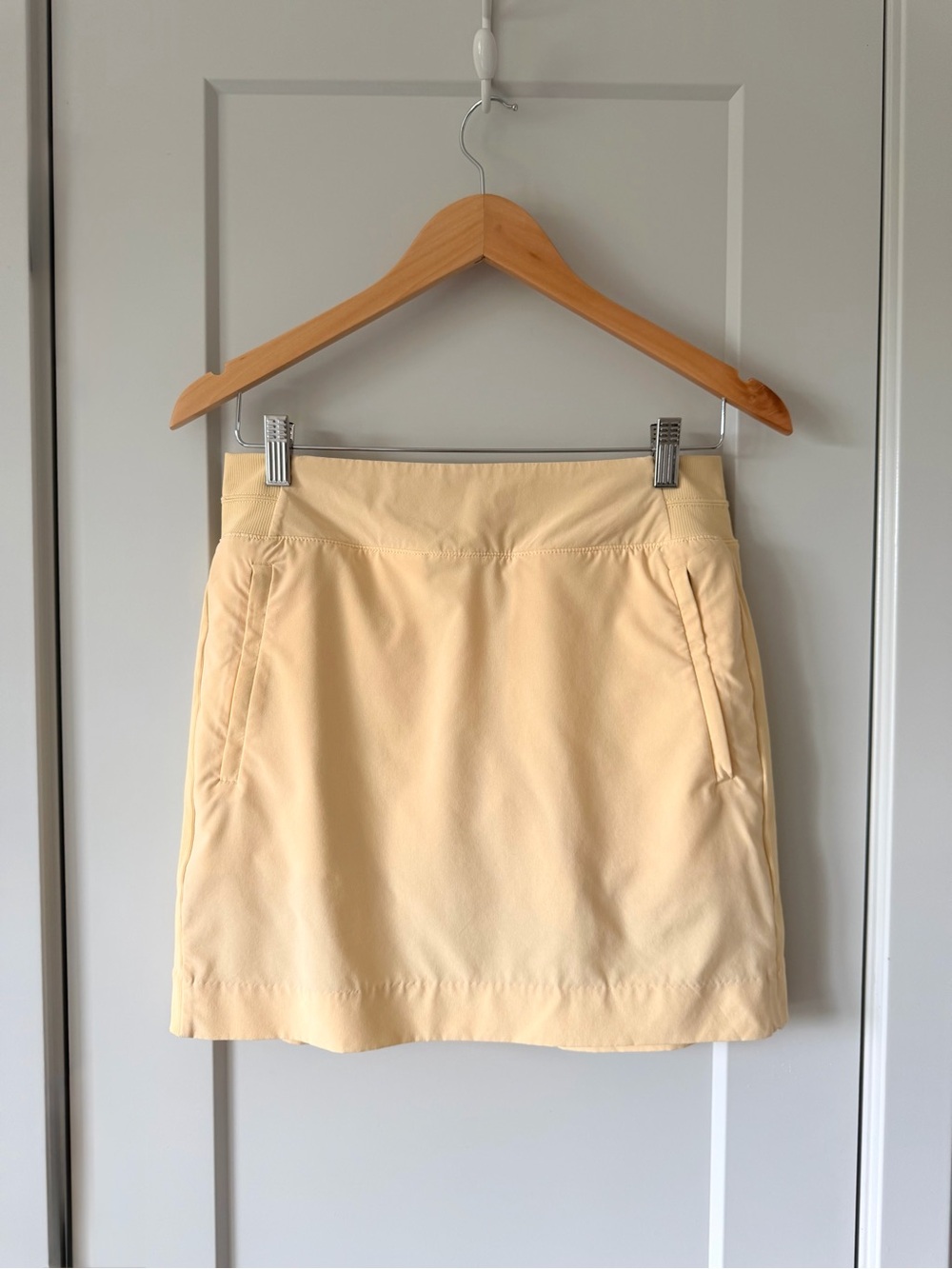 Athleta Brooklyn Skort 16” – Size 6 – Soft Yellow